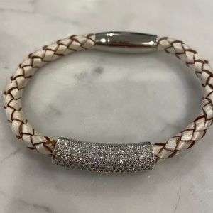 Braided leather bracelet, with crystal bar